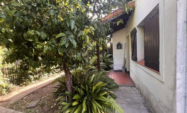 CASA CON GRAN TERRENO!!