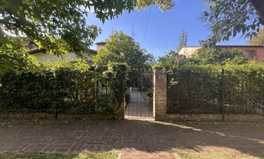 CASA CON GRAN TERRENO!!