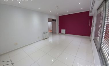 Venta de Casa de 4 ambientes con cochera en Wilde