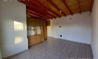 Venta de Casa de 4 ambientes con cochera en Wilde