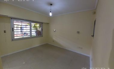 Venta de Casa de 4 ambientes con cochera en Wilde