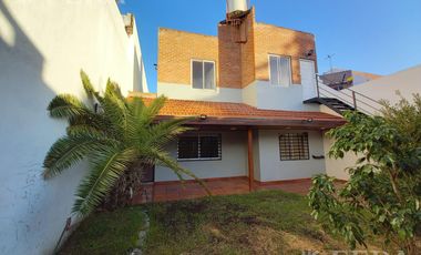 Venta de Casa de 4 ambientes con cochera en Wilde
