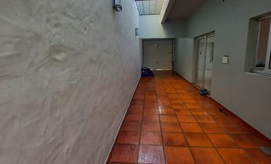 Venta de Casa de 4 ambientes con cochera en Wilde