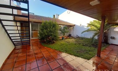 Venta de Casa de 4 ambientes con cochera en Wilde