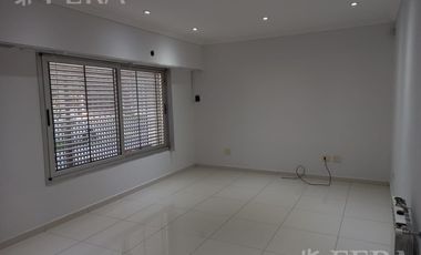 Venta de Casa de 4 ambientes con cochera en Wilde