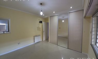 Venta de Casa de 4 ambientes con cochera en Wilde