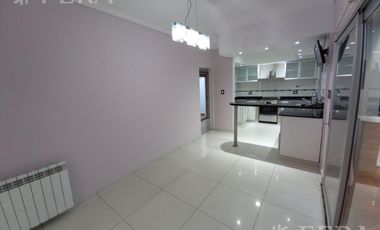 Venta de Casa de 4 ambientes con cochera en Wilde