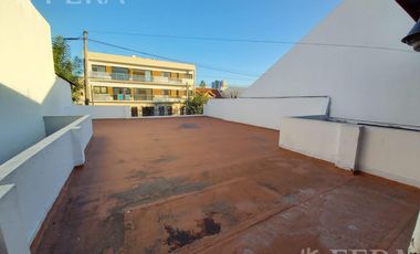 Venta de Casa de 4 ambientes con cochera en Wilde