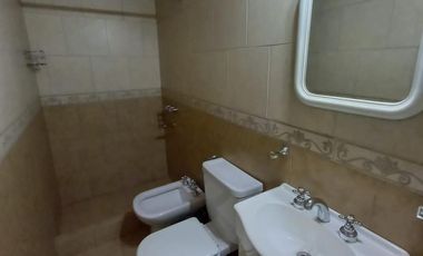 Venta de Casa de 4 ambientes con cochera en Wilde