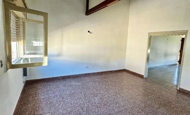 Casa centro pilar , excelente ubicacion Ideal inversionista