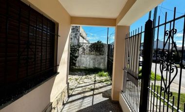 Casa centro pilar , excelente ubicacion Ideal inversionista