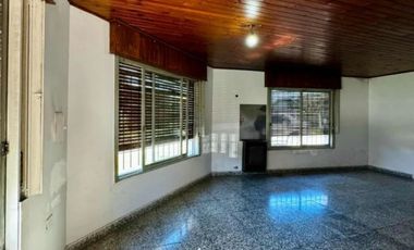 Casa centro pilar , excelente ubicacion Ideal inversionista