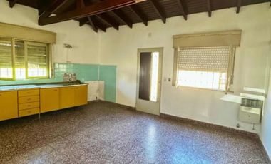 Casa centro pilar , excelente ubicacion Ideal inversionista