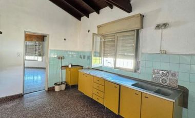 Casa centro pilar , excelente ubicacion Ideal inversionista