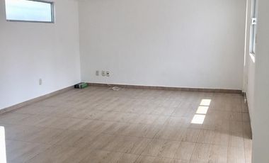 RENTO  BONITA CASA DE 1 PISO CON  HERMOSO JARDÍN  ATRÁS DE AV.  LOMAS VERDES