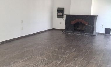 RENTO  BONITA CASA DE 1 PISO CON  HERMOSO JARDÍN  ATRÁS DE AV.  LOMAS VERDES