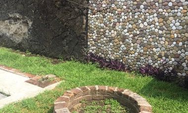 RENTO  BONITA CASA DE 1 PISO CON  HERMOSO JARDÍN  ATRÁS DE AV.  LOMAS VERDES