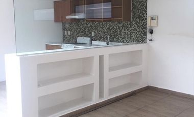 RENTO  BONITA CASA DE 1 PISO CON  HERMOSO JARDÍN  ATRÁS DE AV.  LOMAS VERDES