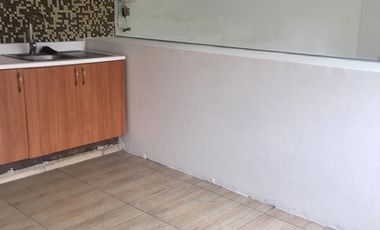 RENTO  BONITA CASA DE 1 PISO CON  HERMOSO JARDÍN  ATRÁS DE AV.  LOMAS VERDES