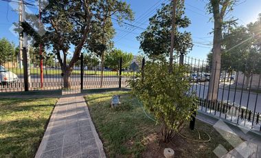 ALQUILER CASA 3 DORMITORIOS CON COCHERA- CIPOLLETTI