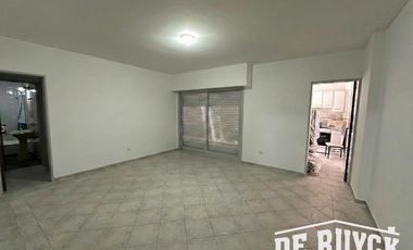 Departamento 2 ambientes con patio