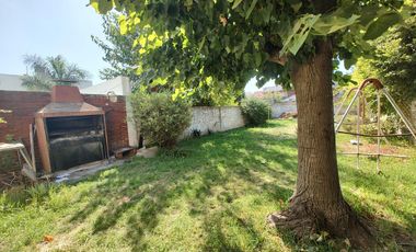 Casa 5 ambientes en venta con patio y cochera - Wilde Avellaneda