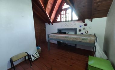 Casa 5 ambientes en venta con patio y cochera - Wilde Avellaneda