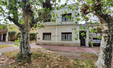PH de 4 ambientes en Banfield  Este en 2 plantas al frente con terraza propia sin expensas