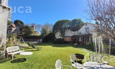 Casa en alquiler de 8 ambientes en La Lucila