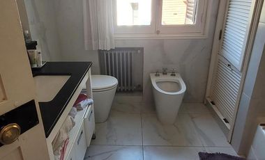 Casa en alquiler de 8 ambientes en La Lucila