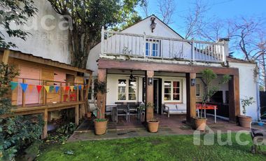 Casa en alquiler de 8 ambientes en La Lucila