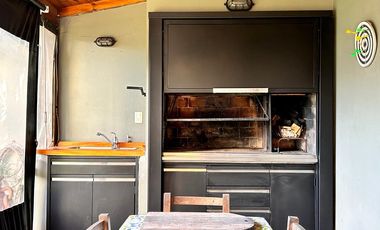 Gran Chalet de 3 dormitorios! Con departamento en planta alta  APTA CREDITO!!! FINANCIACION