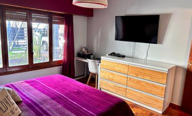 Gran Chalet de 3 dormitorios! Con departamento en planta alta  APTA CREDITO!!! FINANCIACION