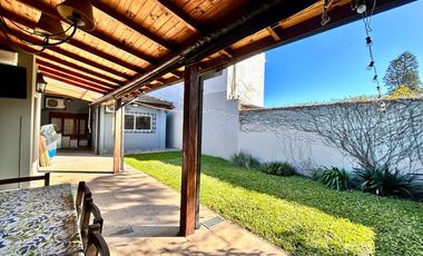 Gran Chalet de 3 dormitorios! Con departamento en planta alta  APTA CREDITO!!! FINANCIACION