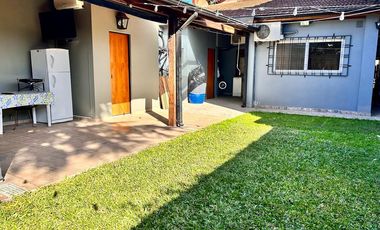 Gran Chalet de 3 dormitorios! Con departamento en planta alta  APTA CREDITO!!! FINANCIACION