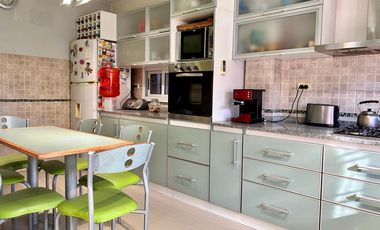 Gran Chalet de 3 dormitorios! Con departamento en planta alta  APTA CREDITO!!! FINANCIACION