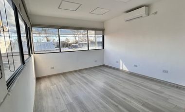 Gran Chalet de 3 dormitorios! Con departamento en planta alta  APTA CREDITO!!! FINANCIACION