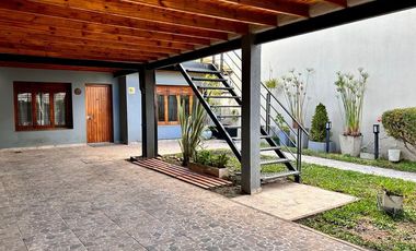 Gran Chalet de 3 dormitorios! Con departamento en planta alta  APTA CREDITO!!! FINANCIACION