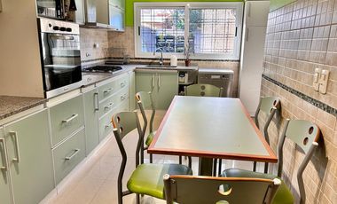 Gran Chalet de 3 dormitorios! Con departamento en planta alta  APTA CREDITO!!! FINANCIACION