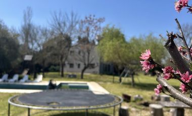 Casa en Venta | Loma Verde – Escobar | Lote 2900 m² con pileta y amplio parque