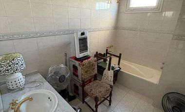 CASA 4 AMBIENTES VENTA EN Colon 2875 (REMEDIOS DE ESCALADA)