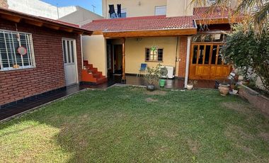 CASA 4 AMBIENTES VENTA EN Colon 2875 (REMEDIOS DE ESCALADA)