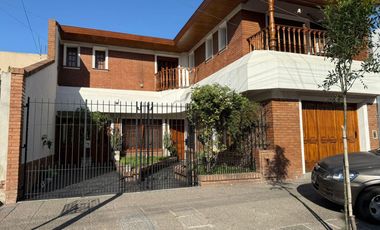 CASA 4 AMBIENTES VENTA EN Colon 2875 (REMEDIOS DE ESCALADA)