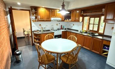 CASA 4 AMBIENTES VENTA EN Colon 2875 (REMEDIOS DE ESCALADA)