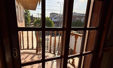 CASA 4 AMBIENTES VENTA EN Colon 2875 (REMEDIOS DE ESCALADA)