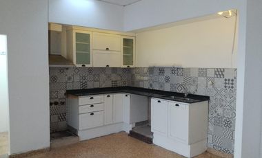 CASA 3 AMBIENTES ALQUILER EN Oliden 2889 (LANUS)