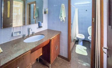 Casa de 4 dormitorio, patio, terraza, cochera, barrio Martin