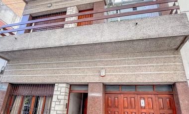 Casa de 4 dormitorio, patio, terraza, cochera, barrio Martin