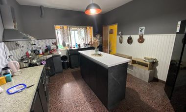 Local a la calle mas depto. 3 amb en PA