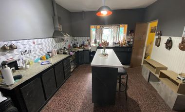 Local a la calle mas depto. 3 amb en PA